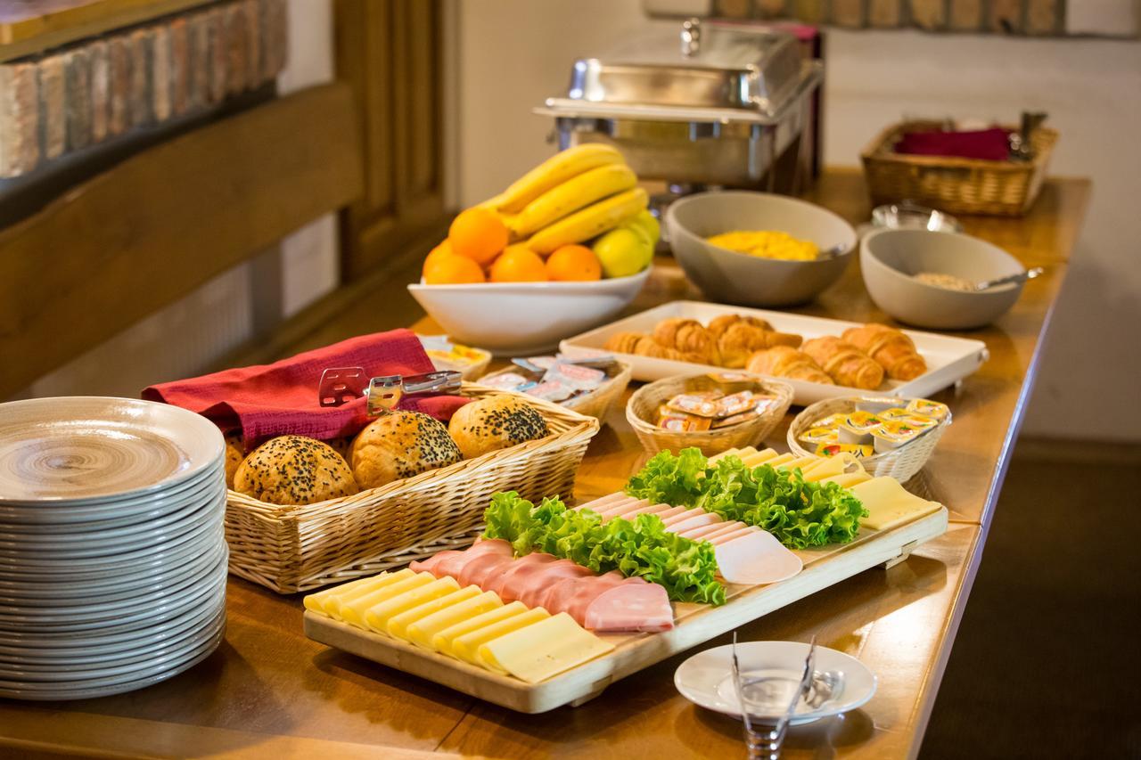 Gluten Free Bed & Breakfast Dezela Okusov Любляна Екстериор снимка