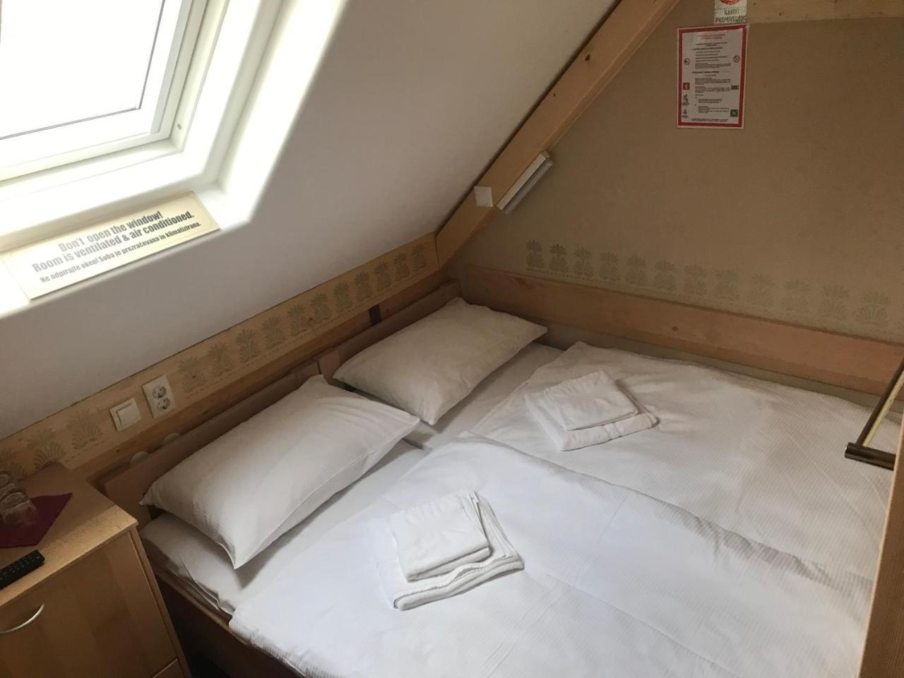 Gluten Free Bed & Breakfast Dezela Okusov Любляна Екстериор снимка